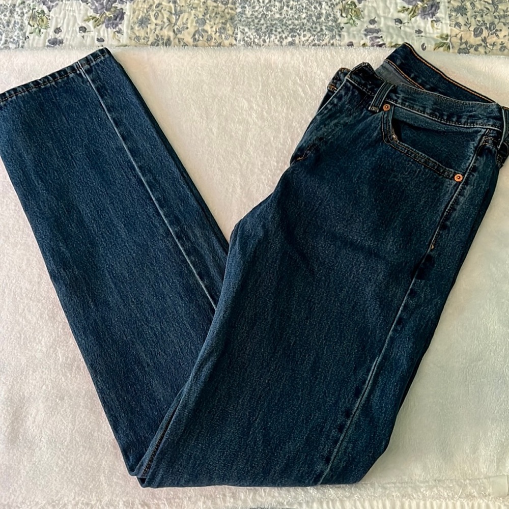 Levi’s 505 Excellent condition! These were hardly worn Men’s size 31x36!